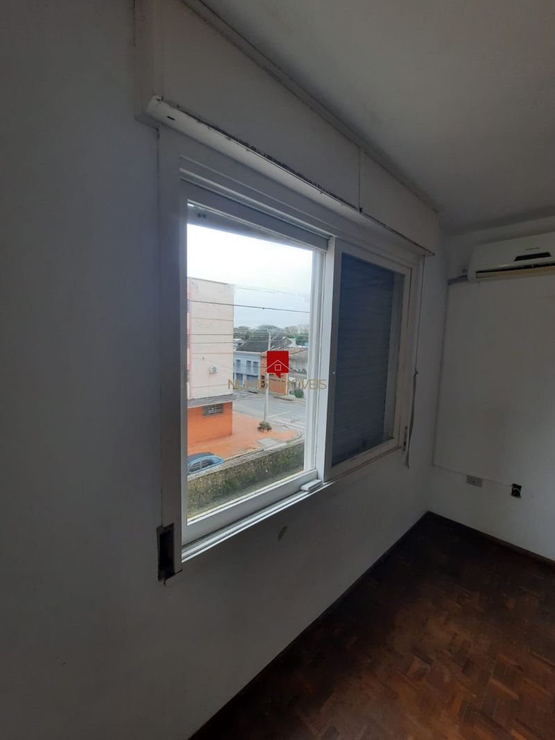 APARTAMENTO CENTRAL COM GARAGEM COBERTA