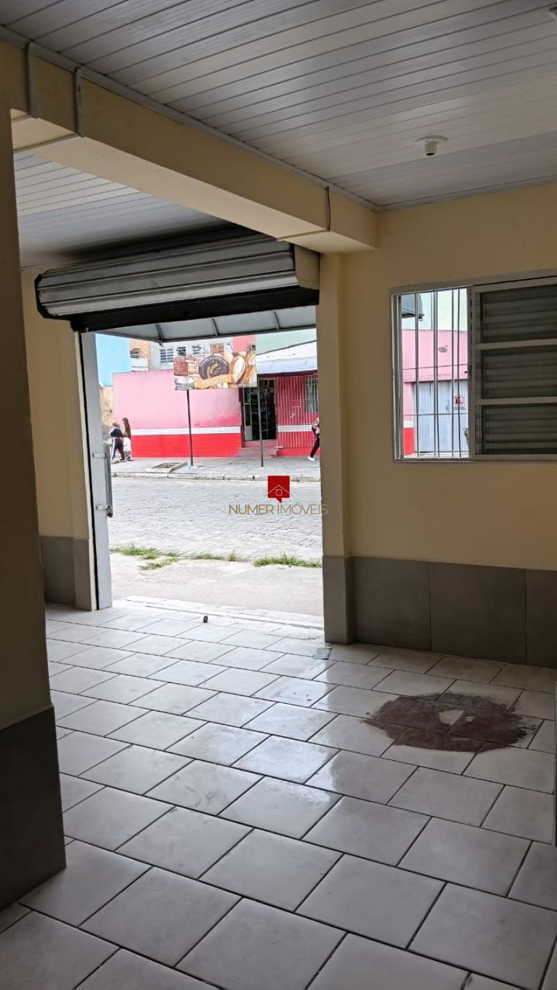 PRÉDIO COMERCIAL NO GUABIROBA