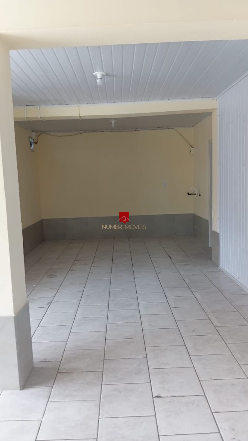 PRÉDIO COMERCIAL NO GUABIROBA