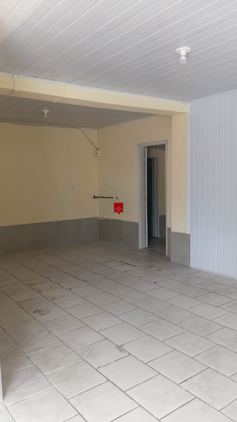 PRÉDIO COMERCIAL NO GUABIROBA