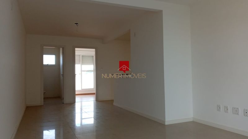 LINDO APARTAMENTO COM SACADA 