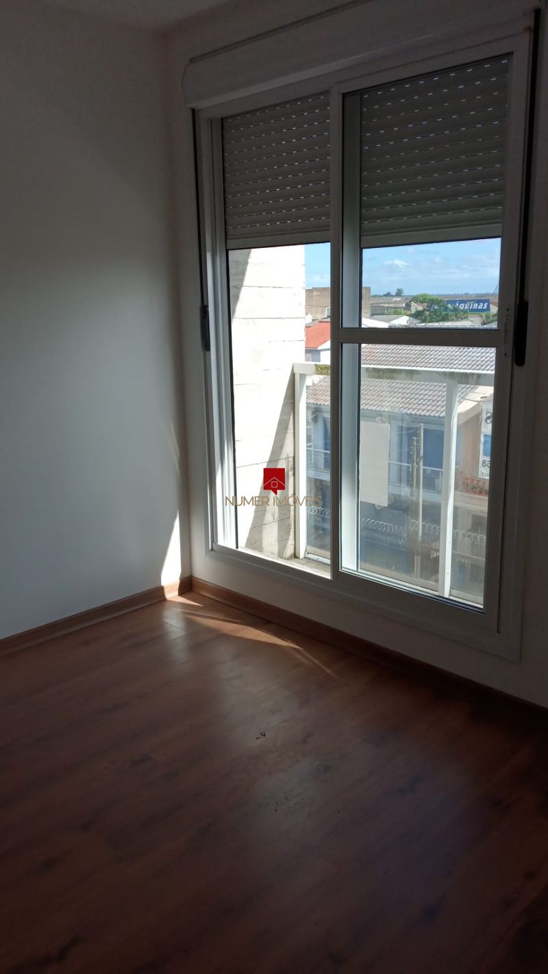 LINDO APARTAMENTO COM SACADA 