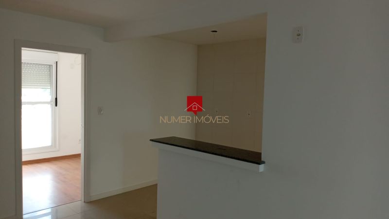 LINDO APARTAMENTO COM SACADA 