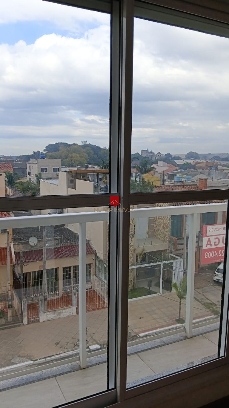 LINDO APARTAMENTO COM SACADA 