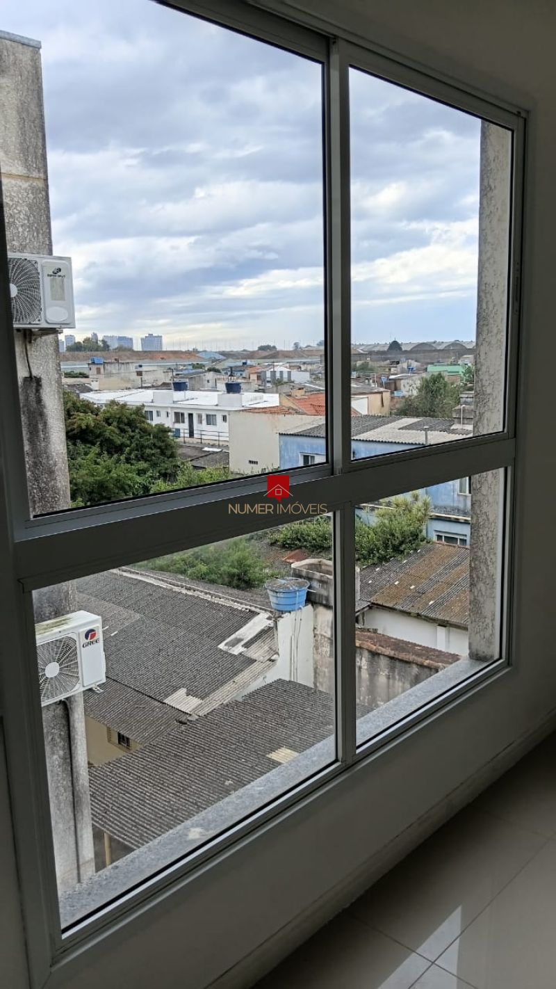 LINDO APARTAMENTO COM SACADA 
