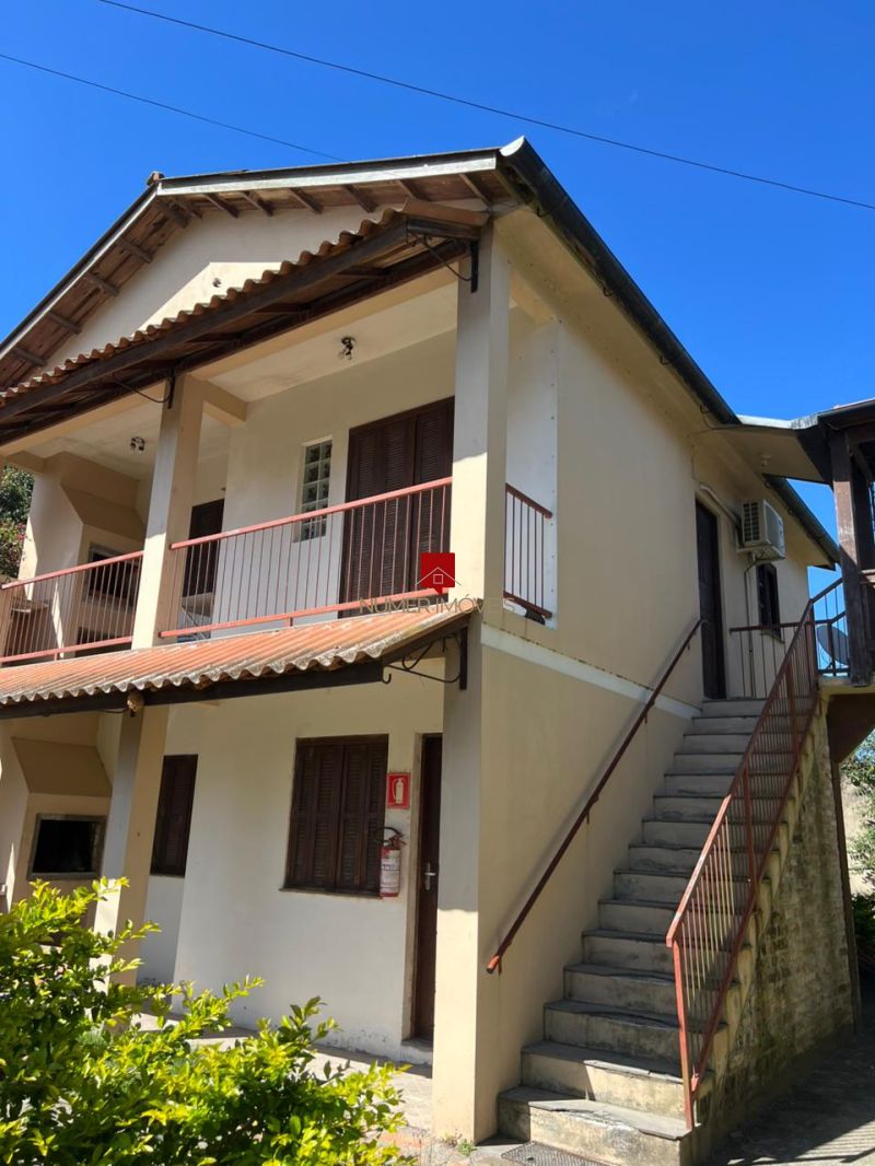CASA MOBILIADA NO LARANJAL