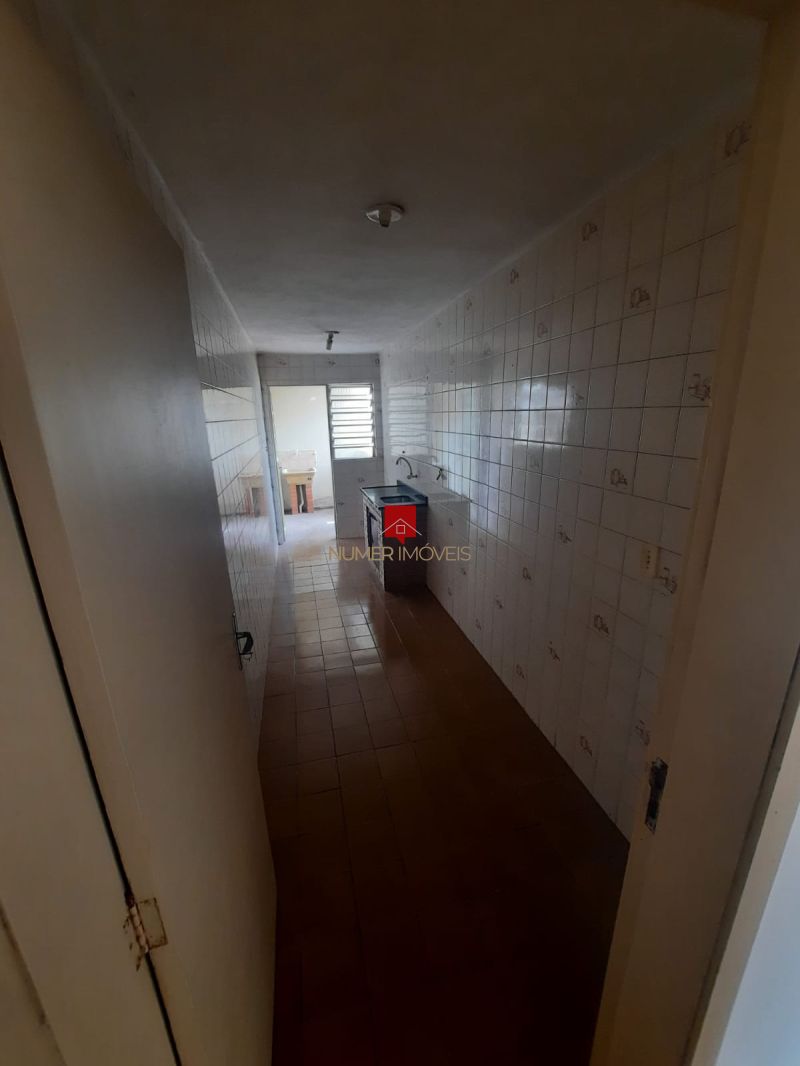 ALUGO APARTAMENTO CENTRAL COM PÁTIO