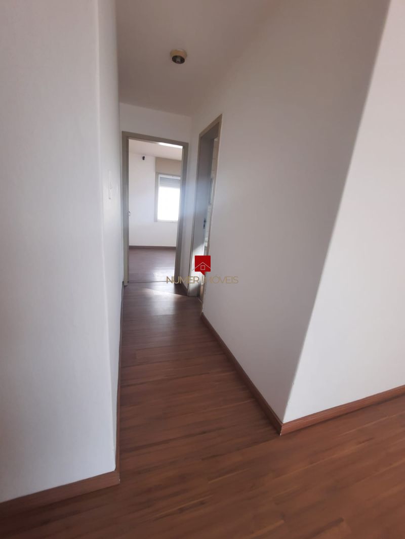 ALUGO APARTAMENTO CENTRAL COM PÁTIO