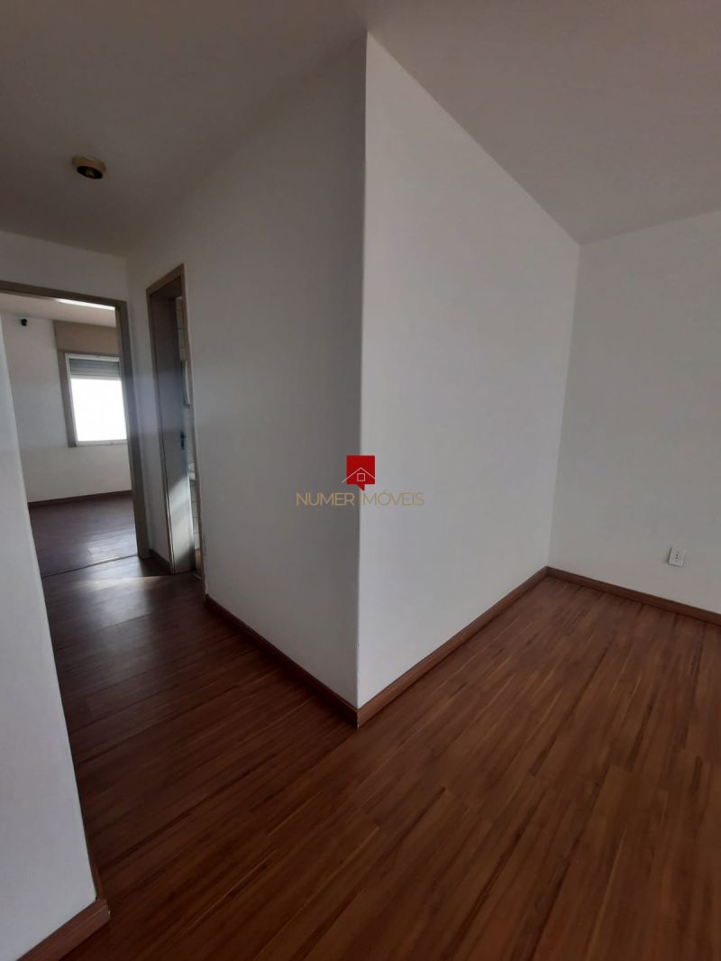 ALUGO APARTAMENTO CENTRAL COM PÁTIO