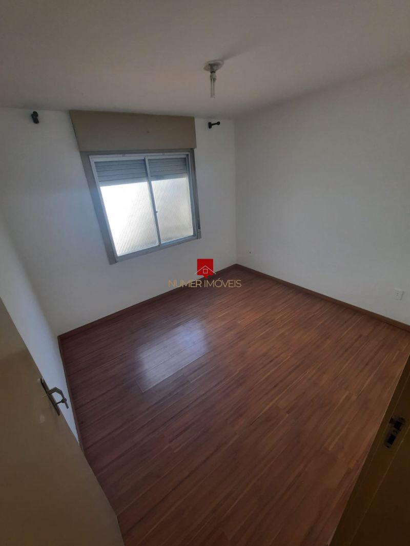 ALUGO APARTAMENTO CENTRAL COM PÁTIO