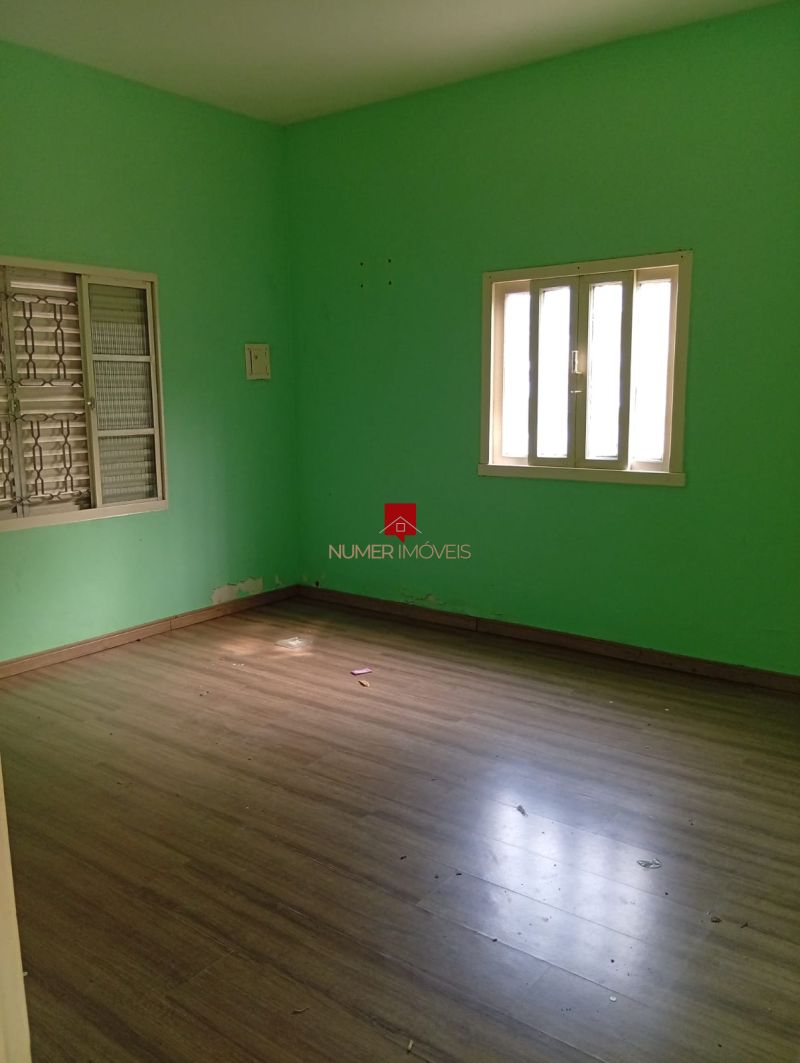 ALUGO CASA COM GARAGEM