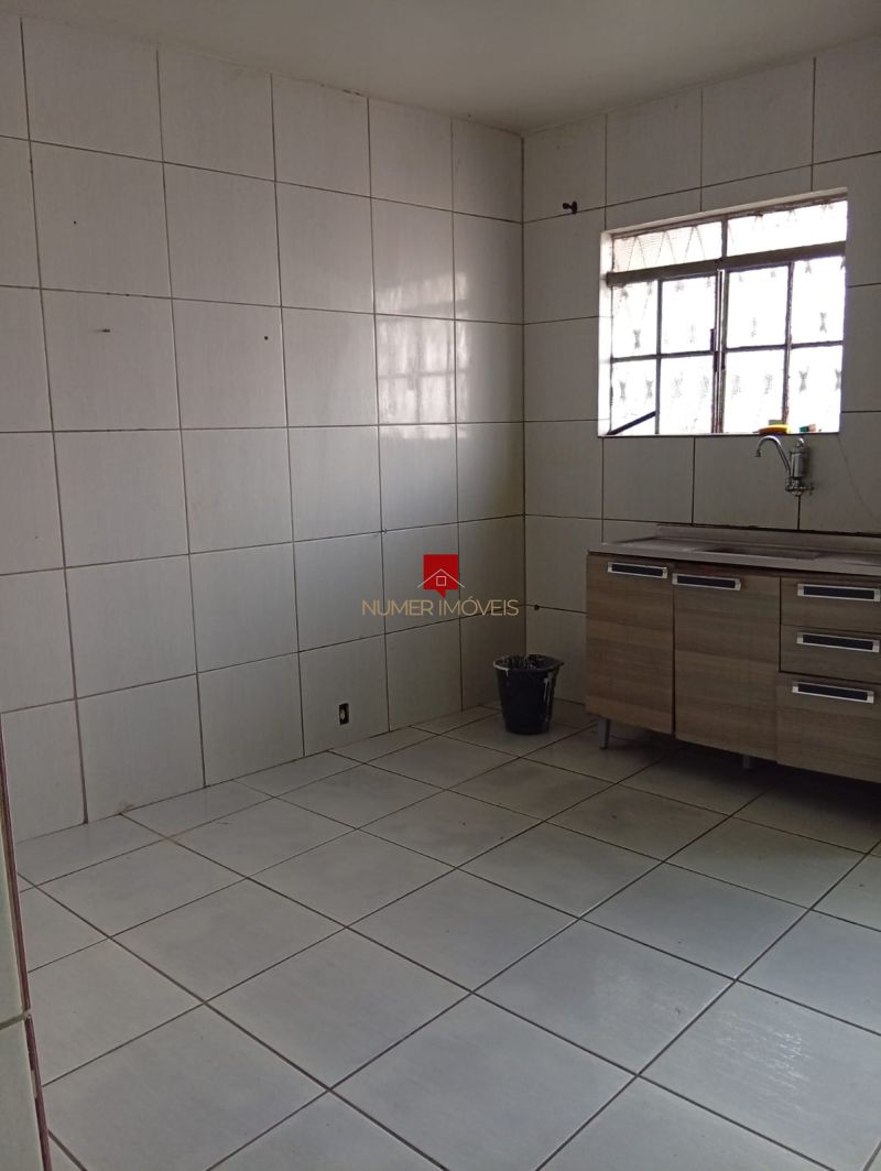 ALUGO CASA COM GARAGEM