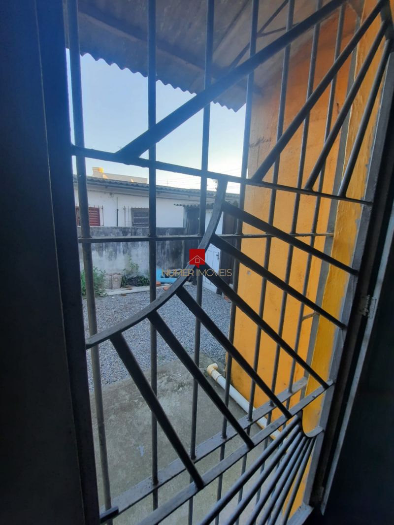 ALUGO CASA COM GARAGEM