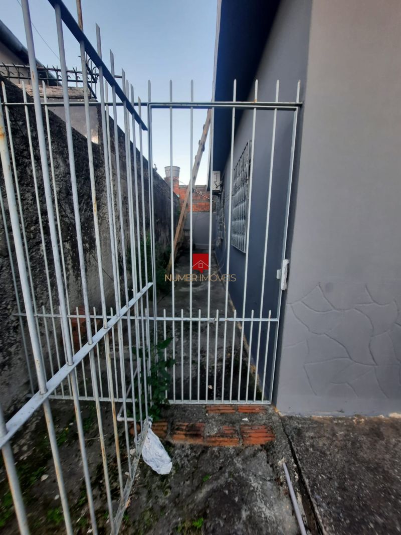 ALUGO CASA COM GARAGEM