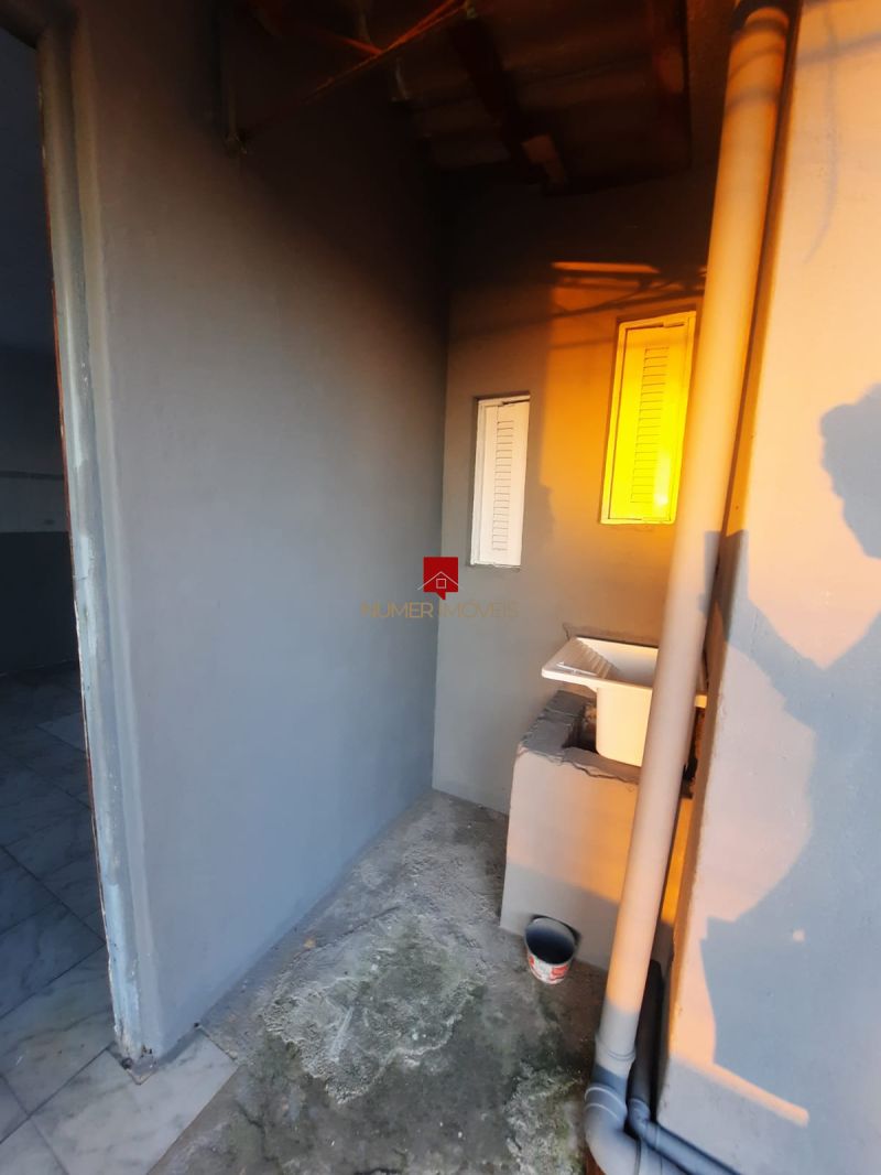 CASA PRÓXIMO AO BANRISUL DA AVENIDA DUQUE DE CAXIAS 