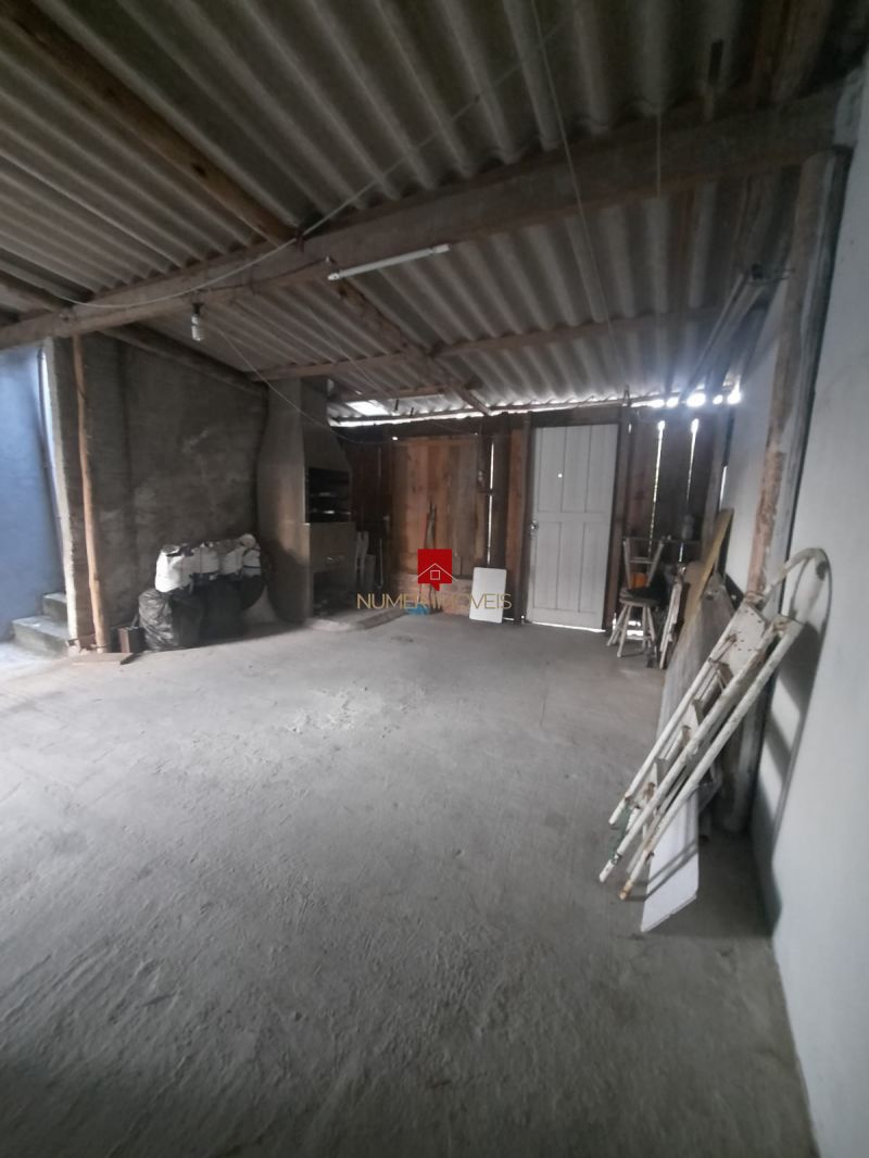 CASA PRÓXIMO AO BANRISUL DA AVENIDA DUQUE DE CAXIAS 