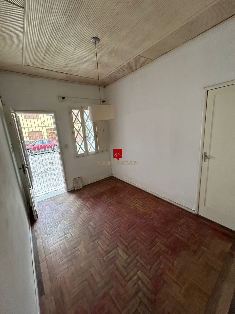 Casa Central Com Churrasqueira