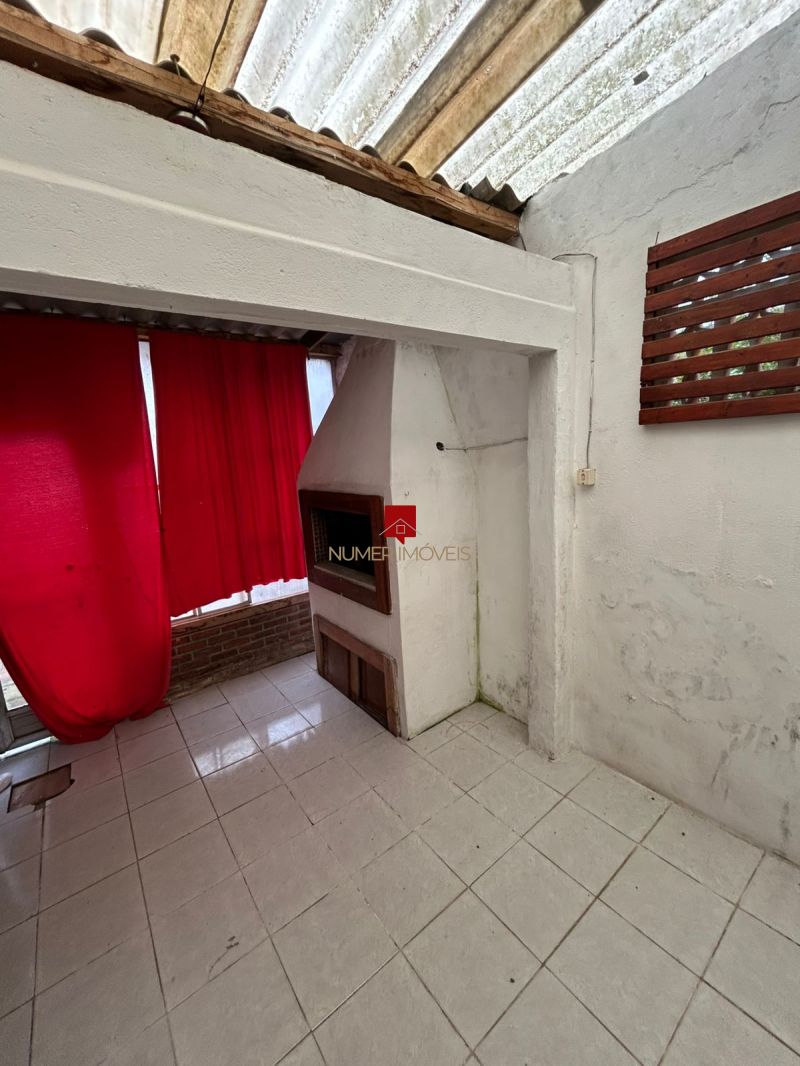 Casa Central Com Churrasqueira