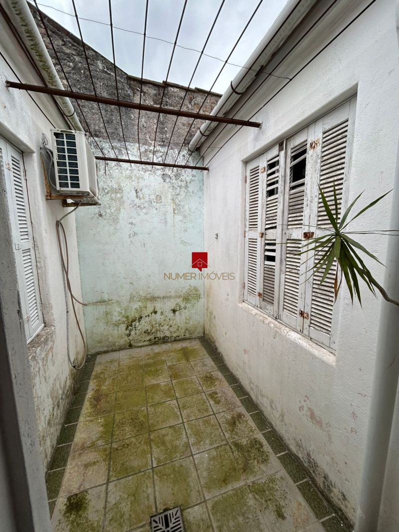 Casa Central Com Churrasqueira