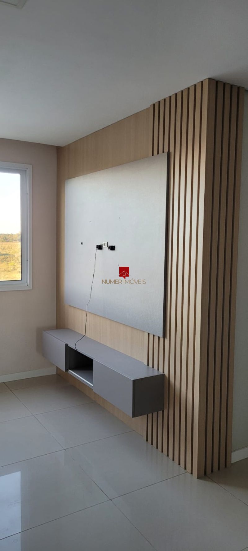 APARTAMENTO SEMIMOBILIADO NO AREAL