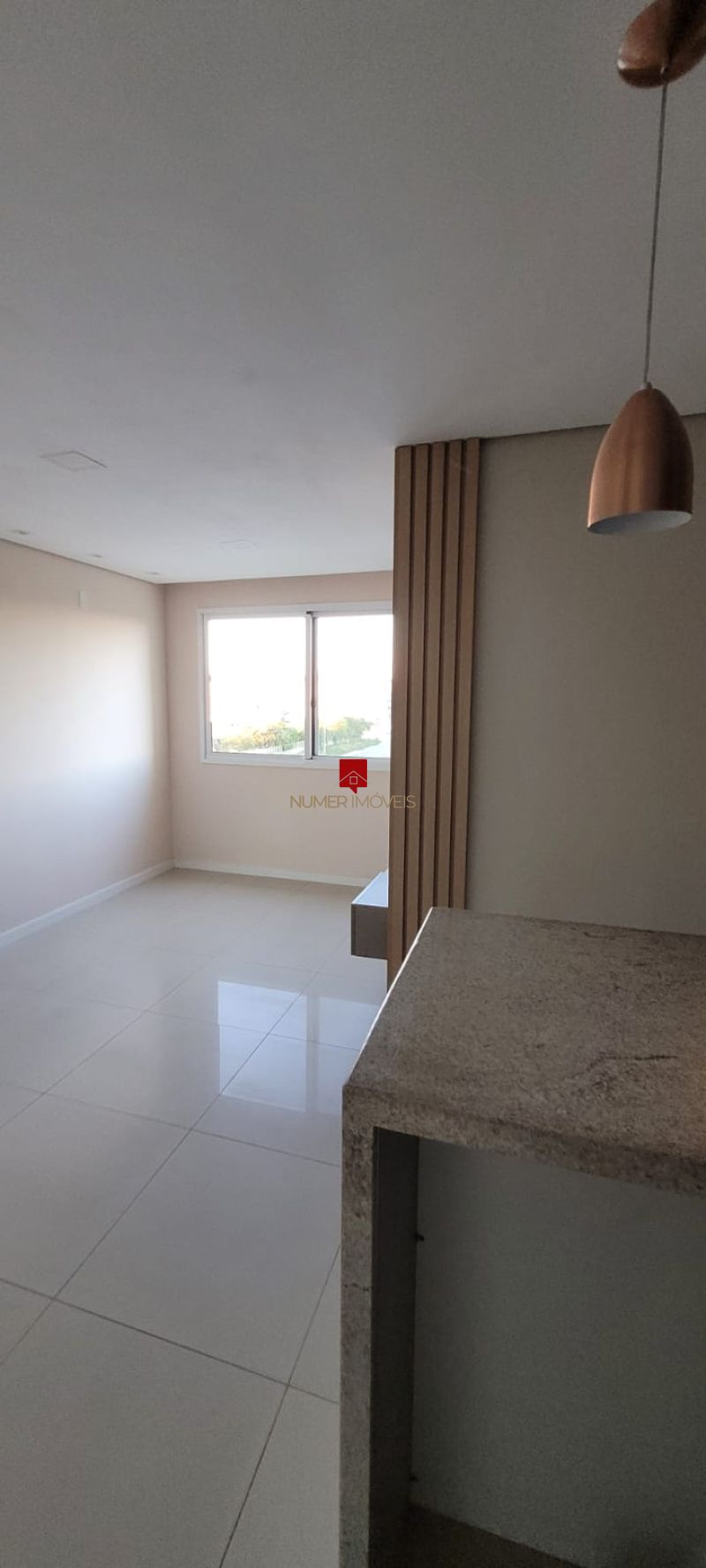 APARTAMENTO SEMIMOBILIADO NO AREAL