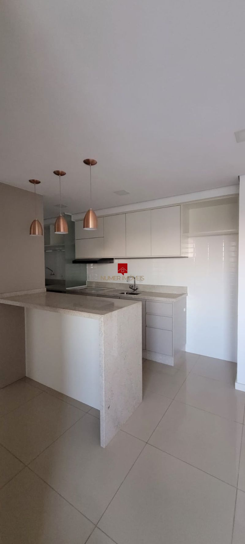 APARTAMENTO SEMIMOBILIADO NO AREAL