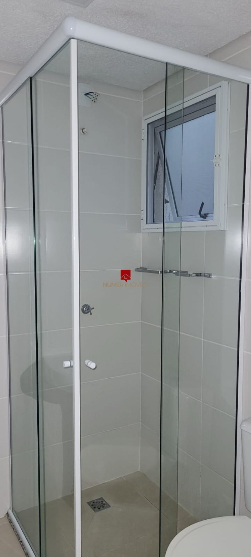 APARTAMENTO SEMIMOBILIADO NO AREAL