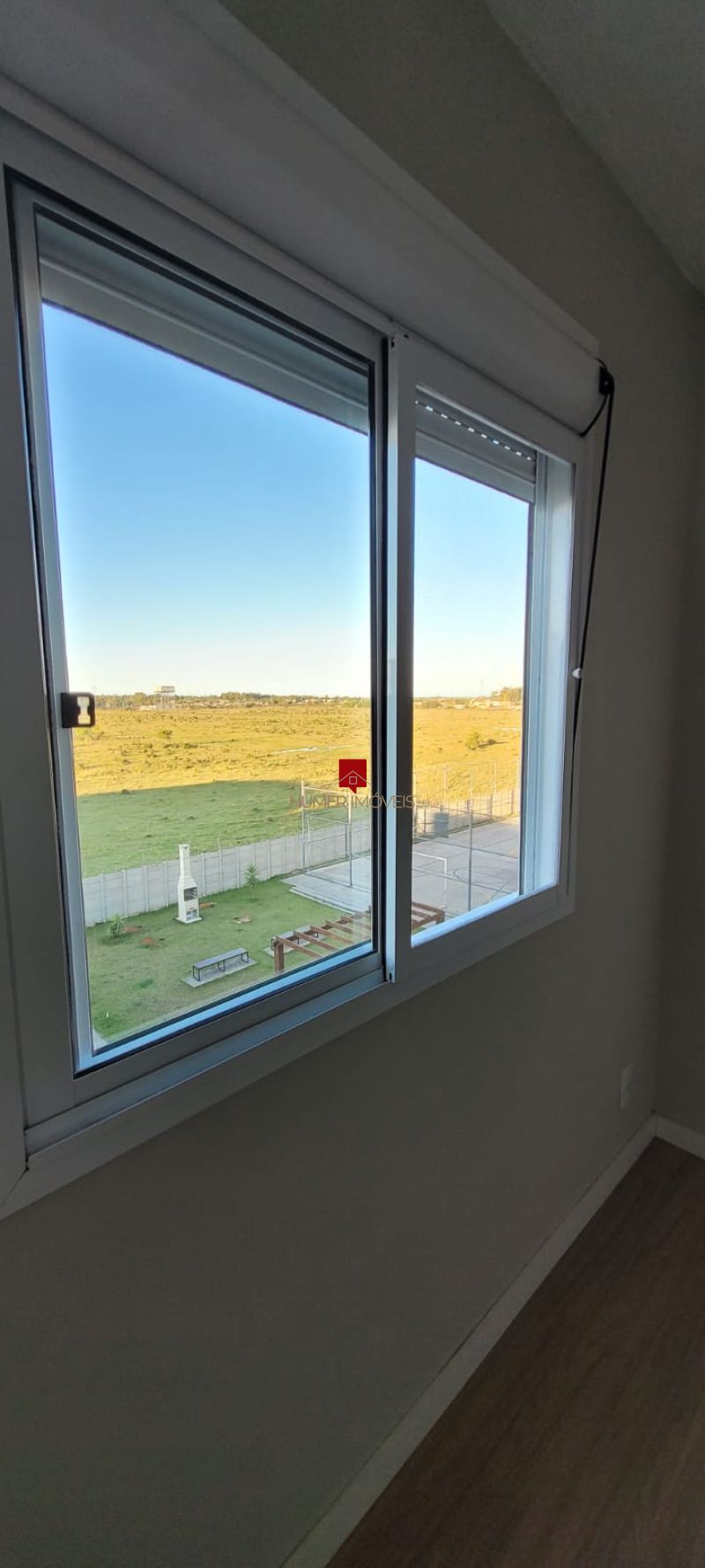 APARTAMENTO SEMIMOBILIADO NO AREAL
