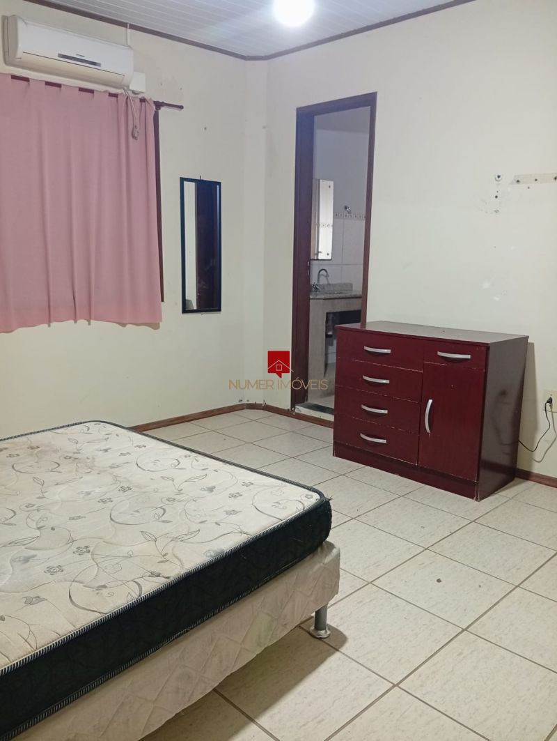 CASA MOBILIADA A POUCOS MTROS DA ORLA DO LARANJAL 