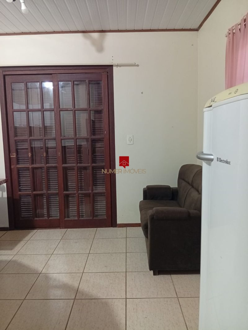 CASA MOBILIADA A POUCOS MTROS DA ORLA DO LARANJAL 
