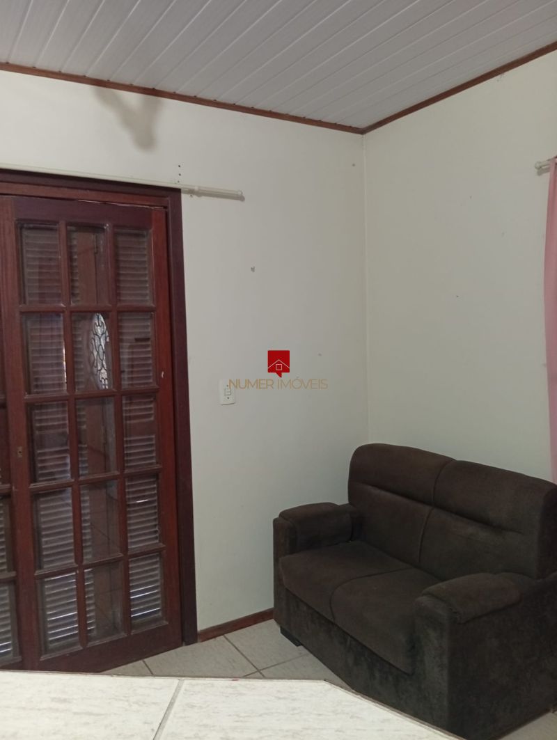 CASA MOBILIADA A POUCOS MTROS DA ORLA DO LARANJAL 