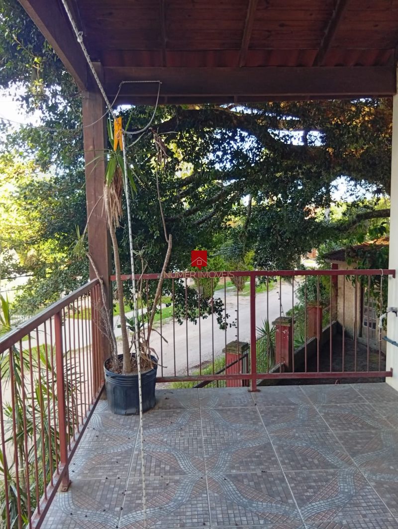 CASA MOBILIADA A POUCOS MTROS DA ORLA DO LARANJAL 