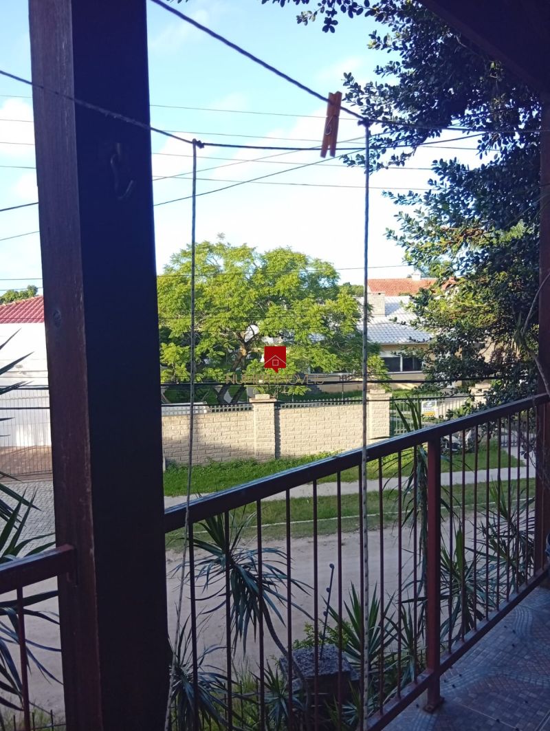 CASA MOBILIADA A POUCOS MTROS DA ORLA DO LARANJAL 