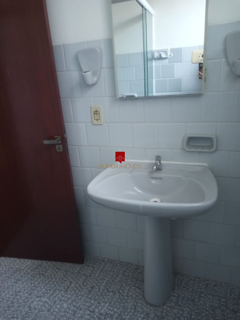 ALUGO APARTAMENTO CENTRAL COM GARAGEM 