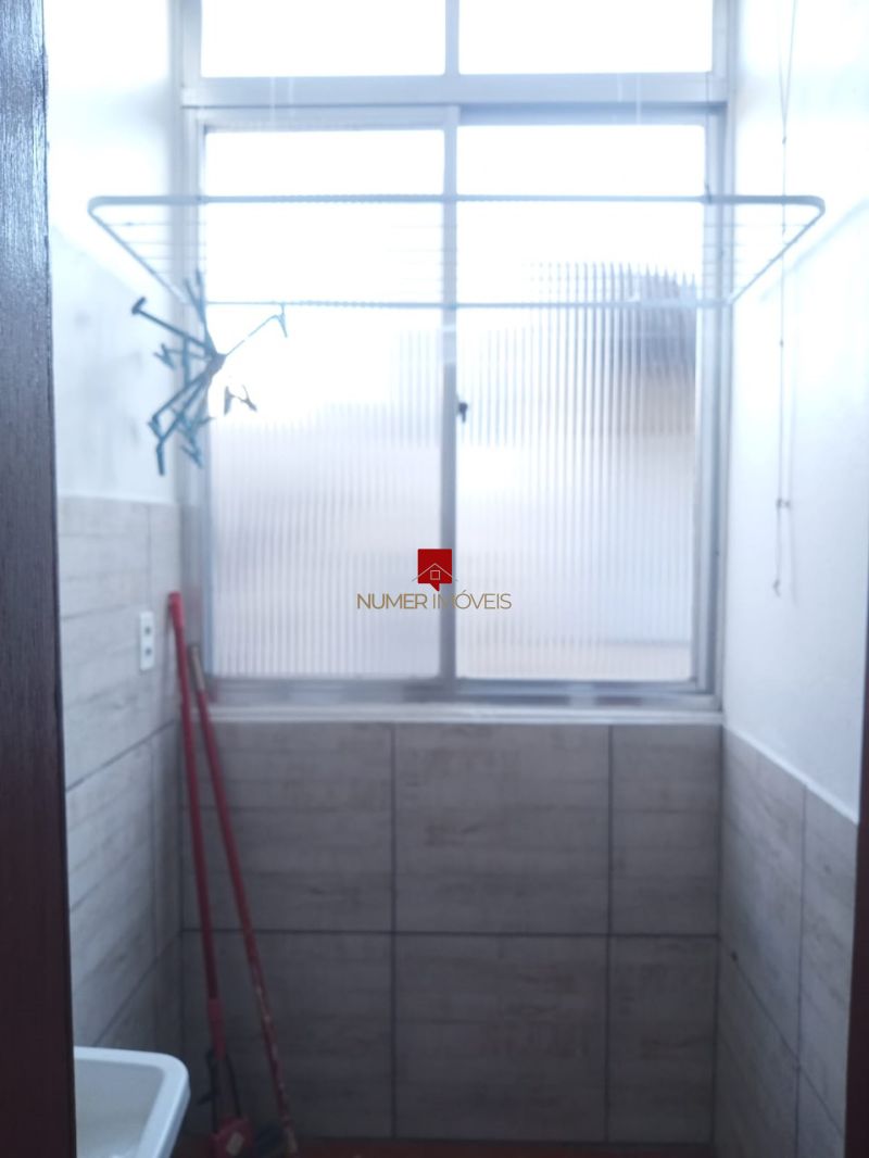 ALUGO APARTAMENTO CENTRAL COM GARAGEM 