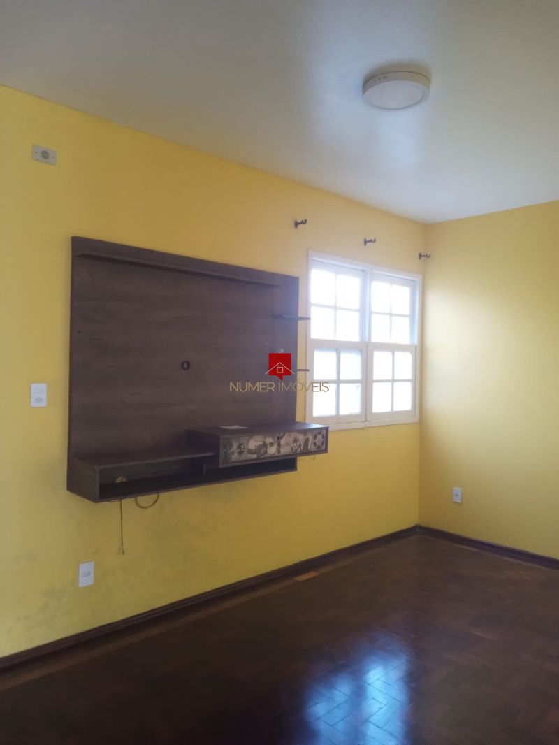 ALUGO APARTAMENTO CENTRAL COM GARAGEM 