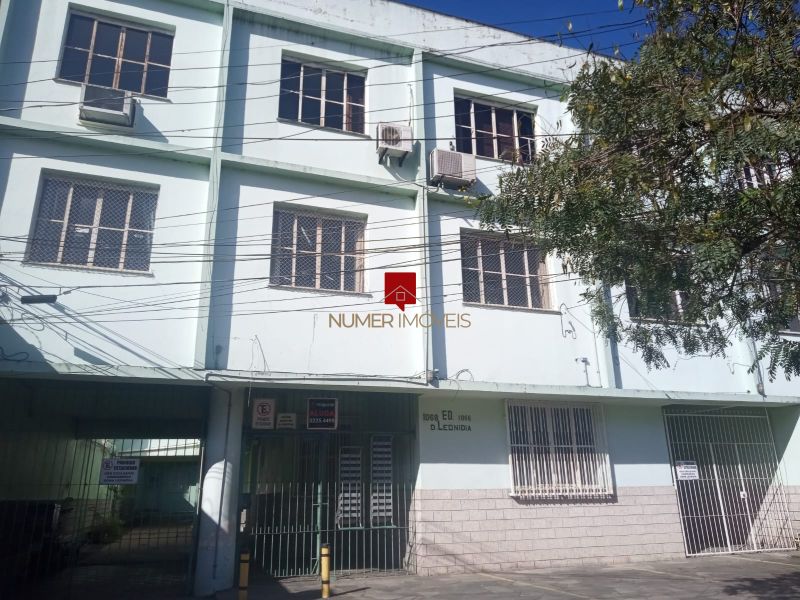 ALUGO APARTAMENTO CENTRAL COM GARAGEM 