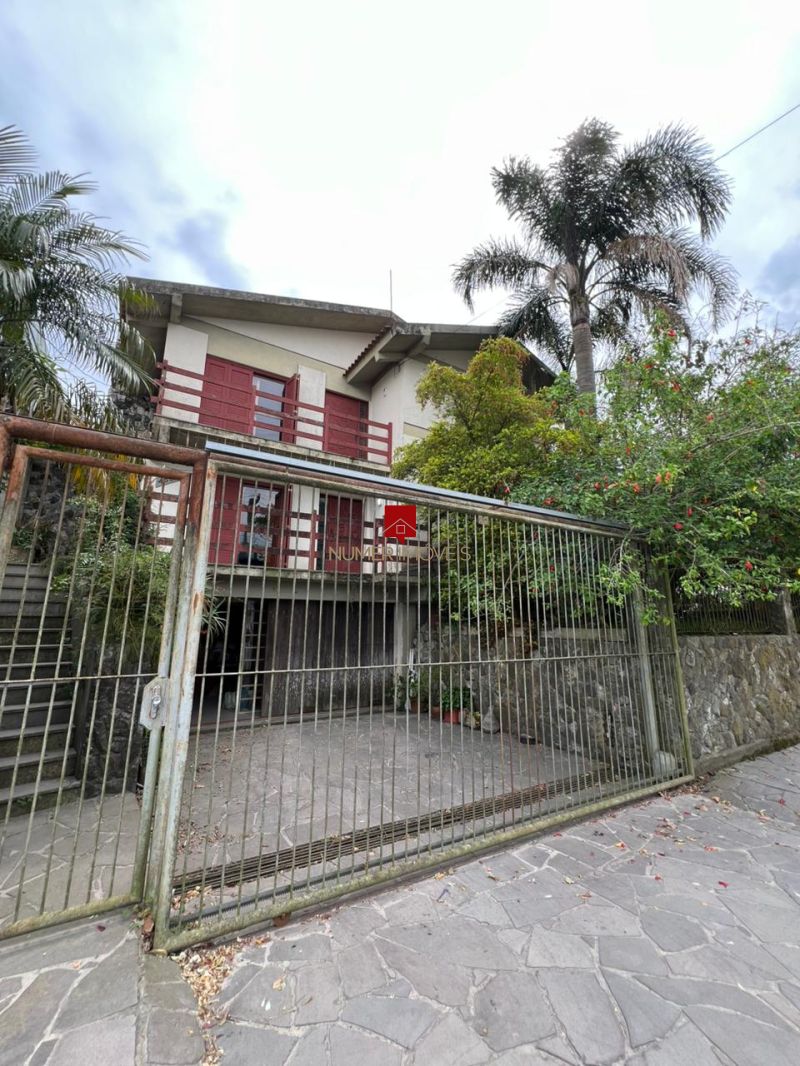 CASA AMPLA NO FRAGATA COM GARAGEM E PATIO