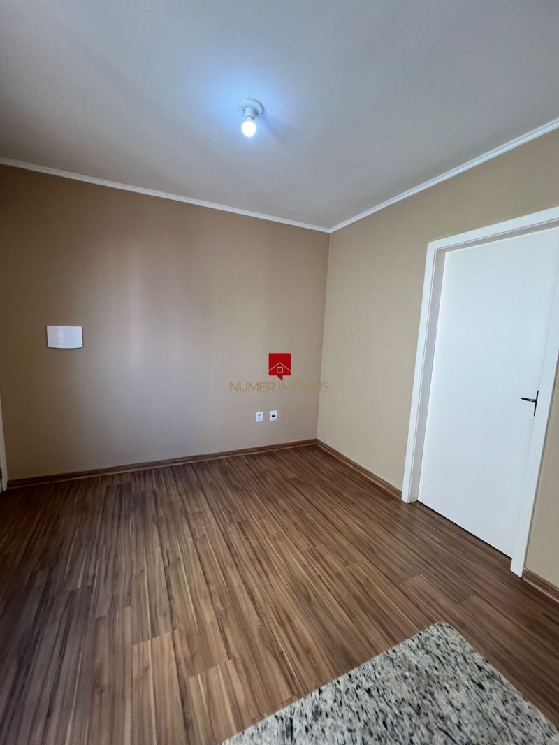 APARTAMENTO NO CENTRO COM GARAGEM 