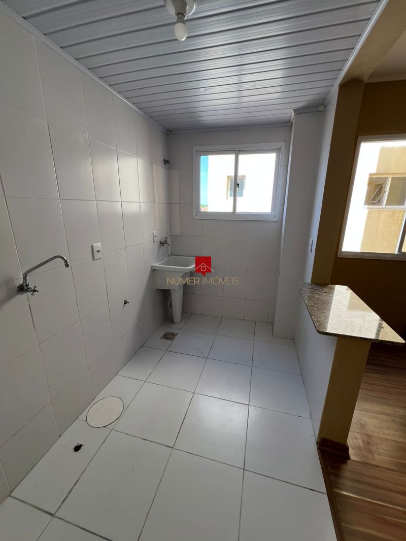 APARTAMENTO NO CENTRO COM GARAGEM 
