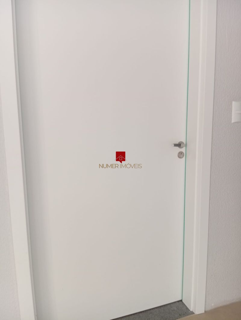 APARTAMENTO COM SACADA E CHURRASQUEIRA