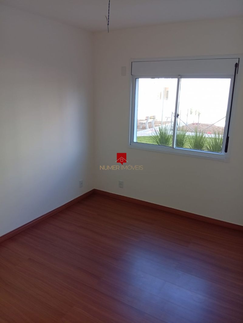 APARTAMENTO COM SACADA E CHURRASQUEIRA
