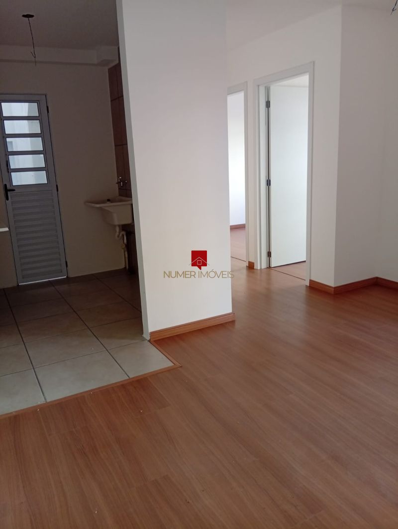 APARTAMENTO COM SACADA E CHURRASQUEIRA