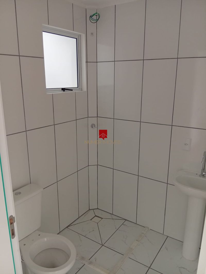 APARTAMENTO COM SACADA E CHURRASQUEIRA