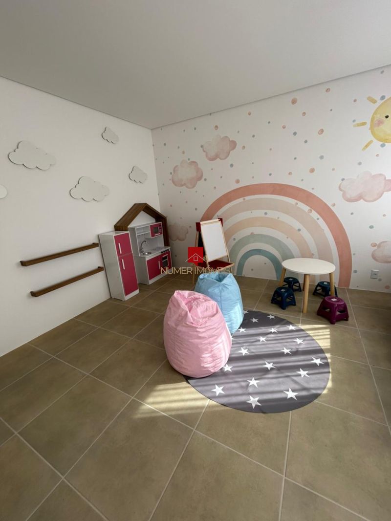 APARTAMENTO COM SACADA E CHURRASQUEIRA