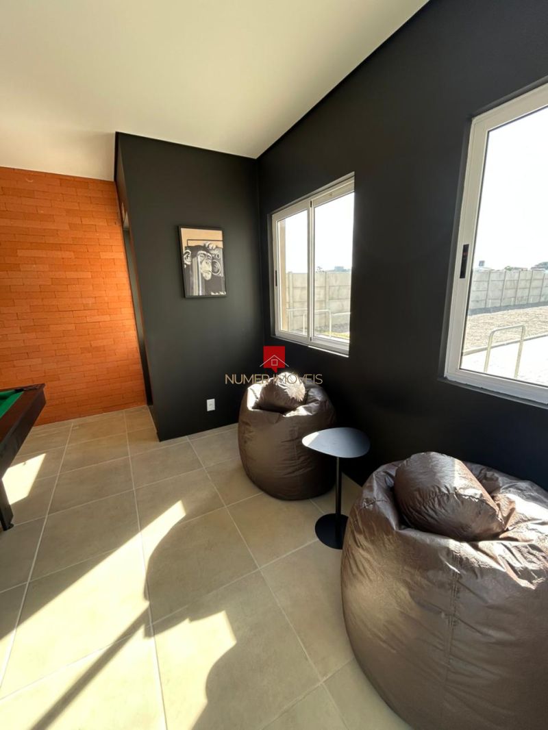 APARTAMENTO COM SACADA E CHURRASQUEIRA