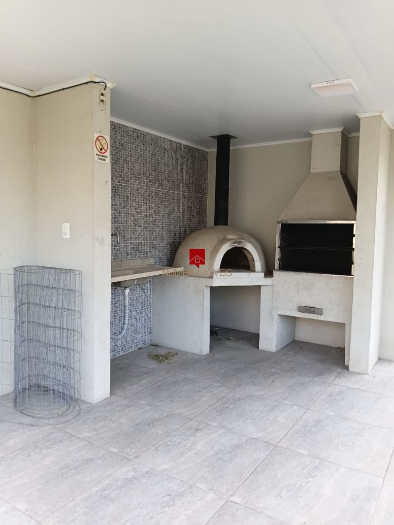 APARTAMENTO COM SACADA E CHURRASQUEIRA PRÓXIMO AO KROLOW