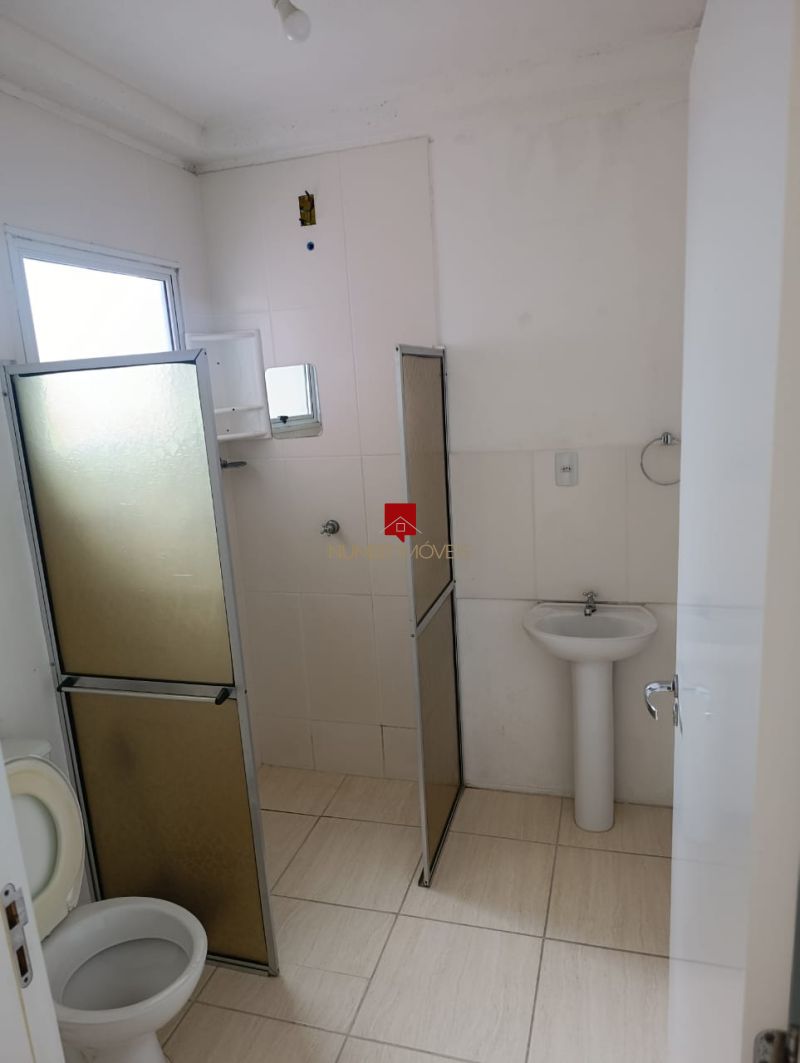 APARTAMENTO COM SACADA E CHURRASQUEIRA PRÓXIMO AO KROLOW