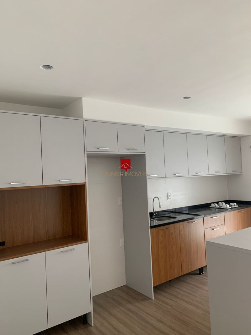 APARTAMENTO COM SACADA E CHURRASQUEIRA