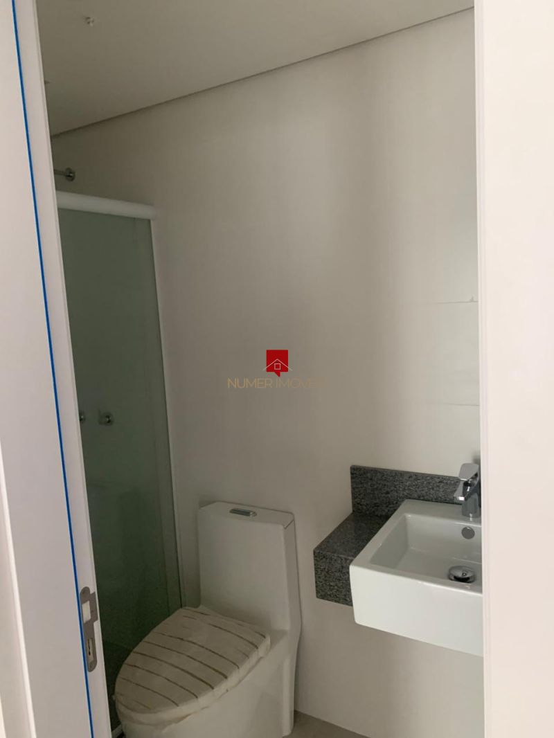 APARTAMENTO COM SACADA E CHURRASQUEIRA